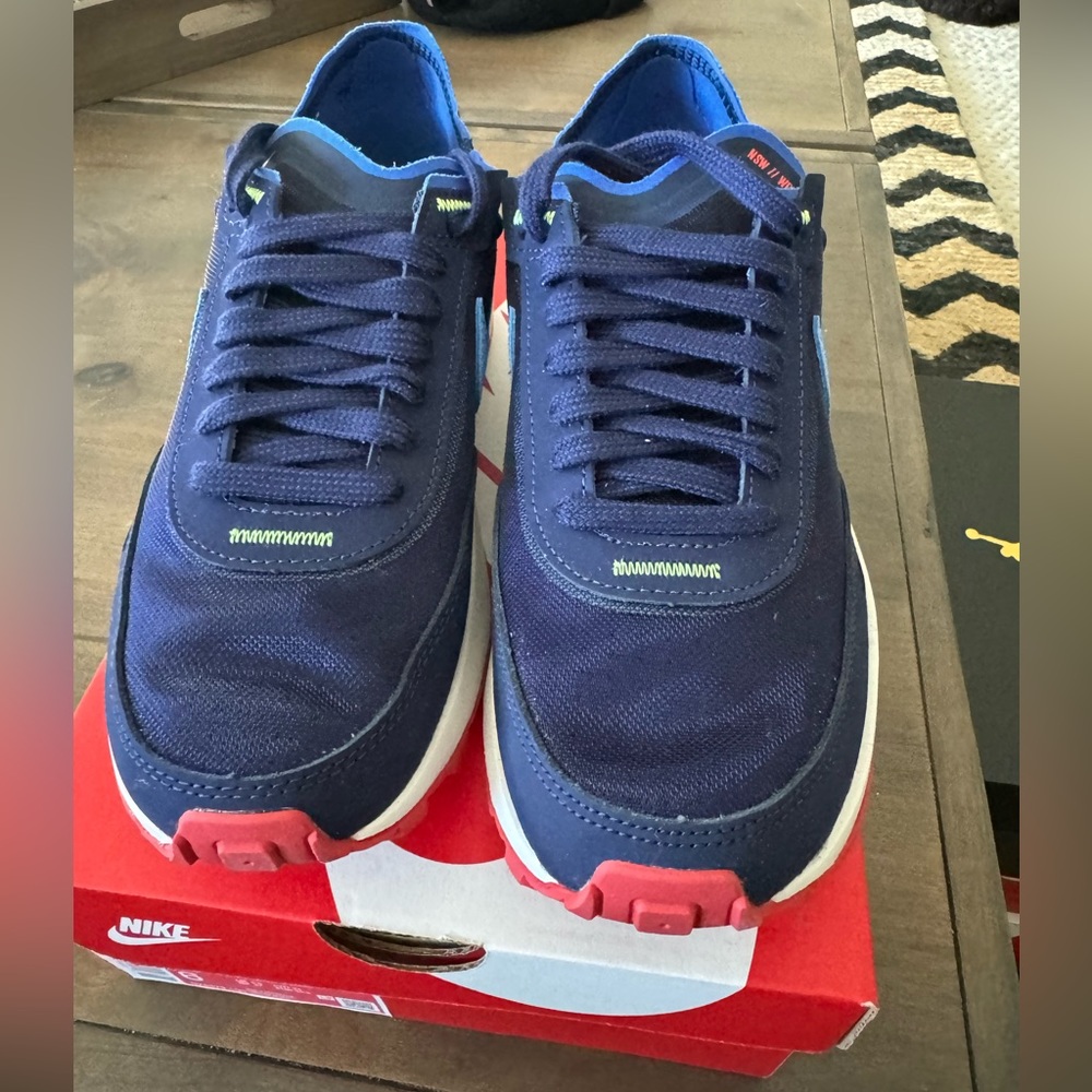 NWT Nike Men’s Waffle One SE - Size 6M or 7.5W